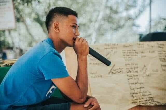 Be confident giving speeches in Chinese.